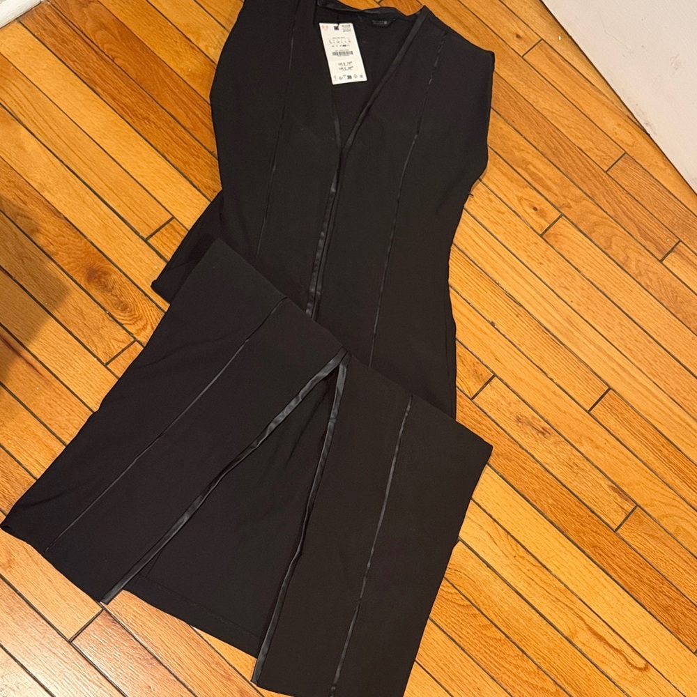 Zara Black Sleeveless V-Neck Jumpsuit